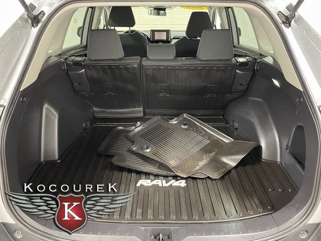 Used 2022 Toyota RAV4 LE AWD/4WD image 24