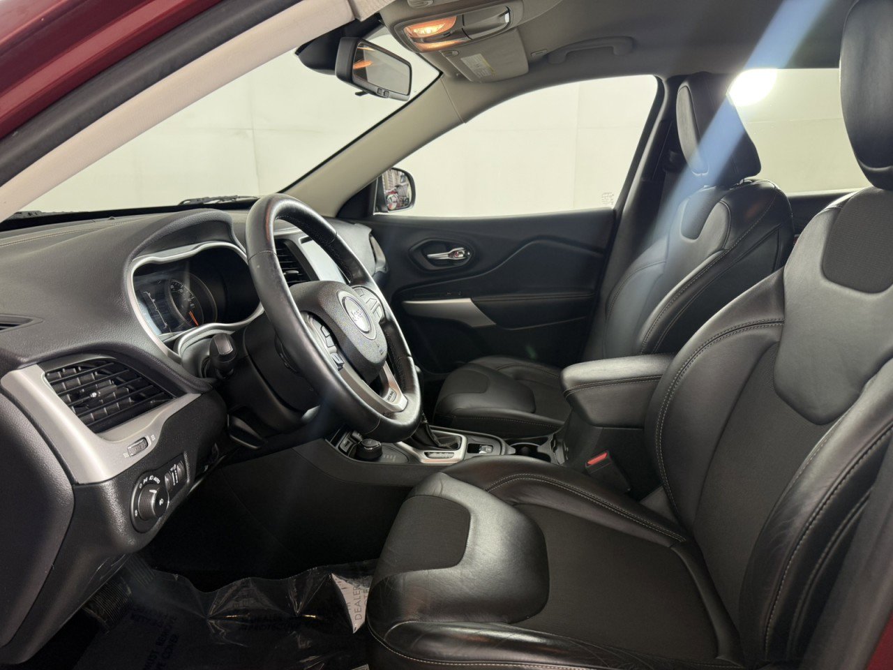 Used 2018 Jeep Cherokee Latitude Plus w/ Cold Weather Group image 14