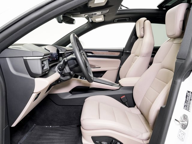 Certified 2025 Porsche Macan Electric image 6