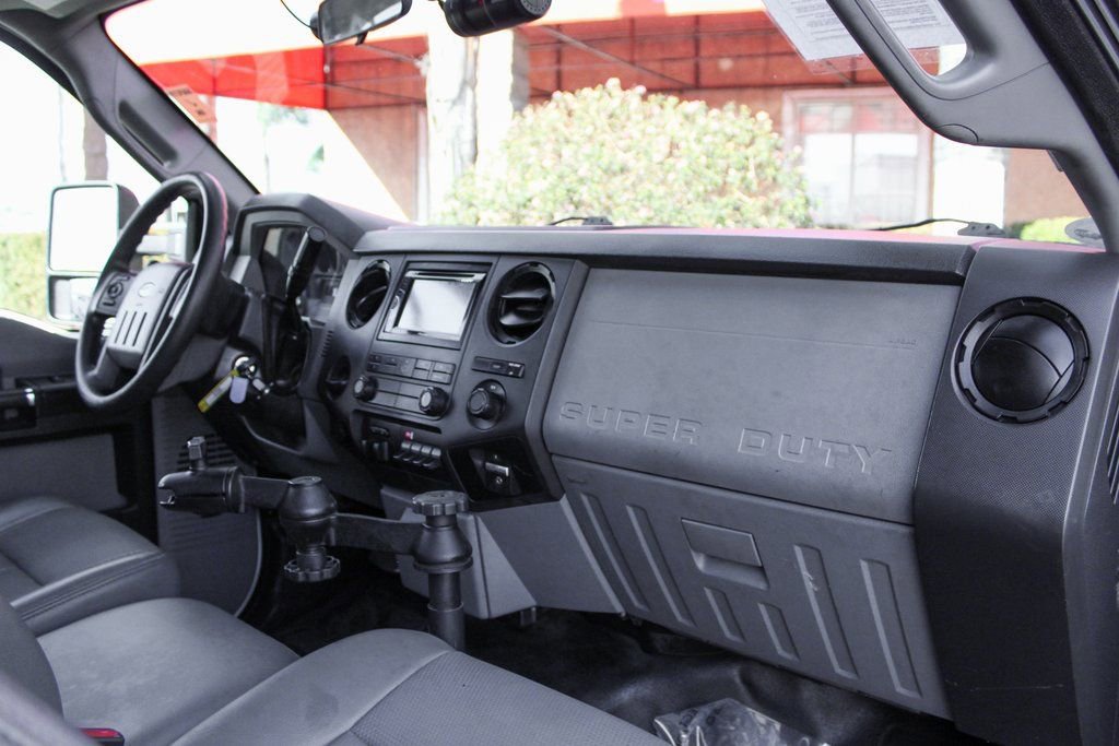 Used 2015 Ford F550 2WD Regular Cab Super Duty image 40