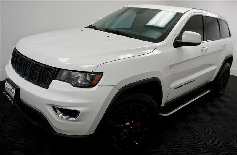 Used 2017 Jeep Grand Cherokee Laredo image 2