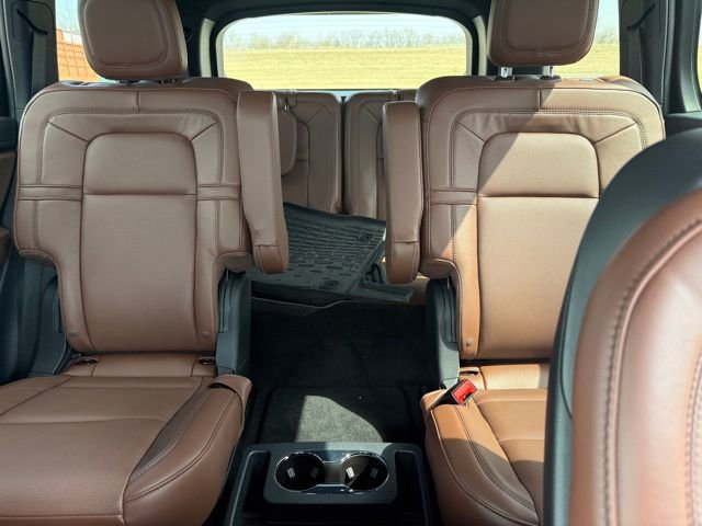 Used 2025 Lincoln Aviator Reserve w/ Illumination Package image 16