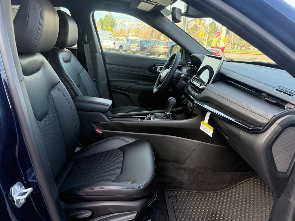 New 2026 Jeep Compass Latitude image 13