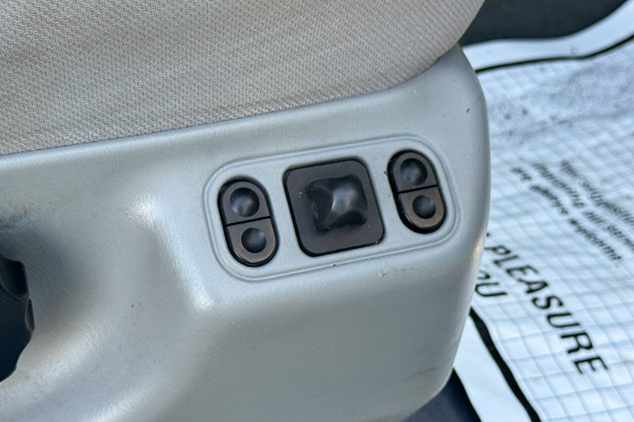 Used 2005 Ford Excursion XLT AWD/4WD image 14