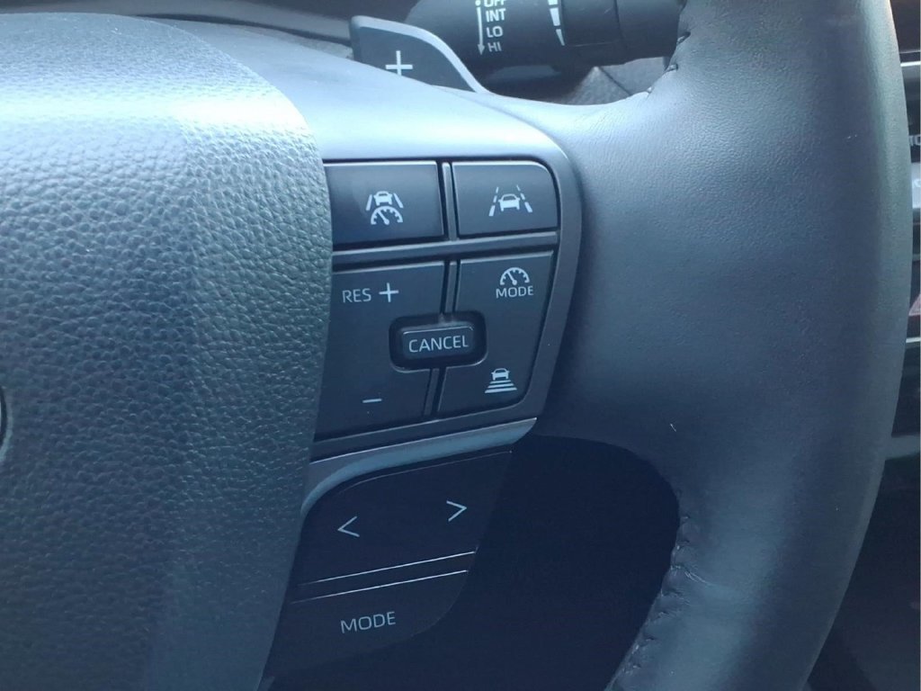 Used 2025 Toyota Camry XSE FWD image 23