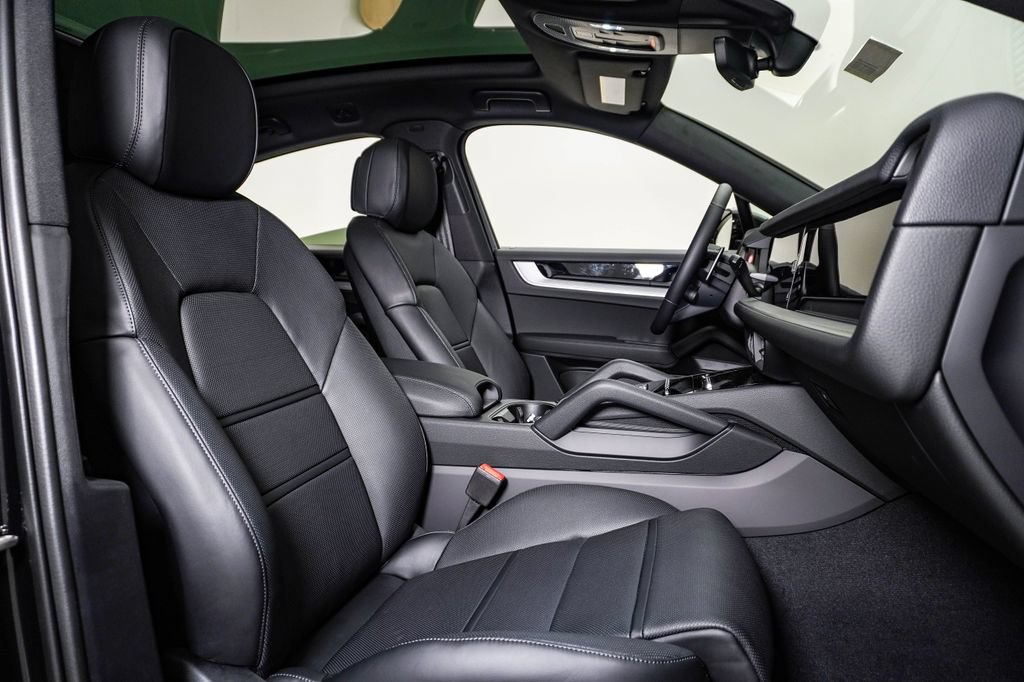 New 2026 Porsche Cayenne Coupe AWD/4WD image 15