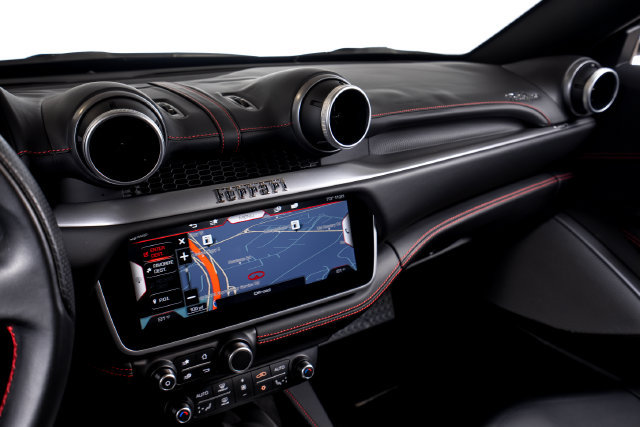 Certified 2020 Ferrari Portofino RWD image 32