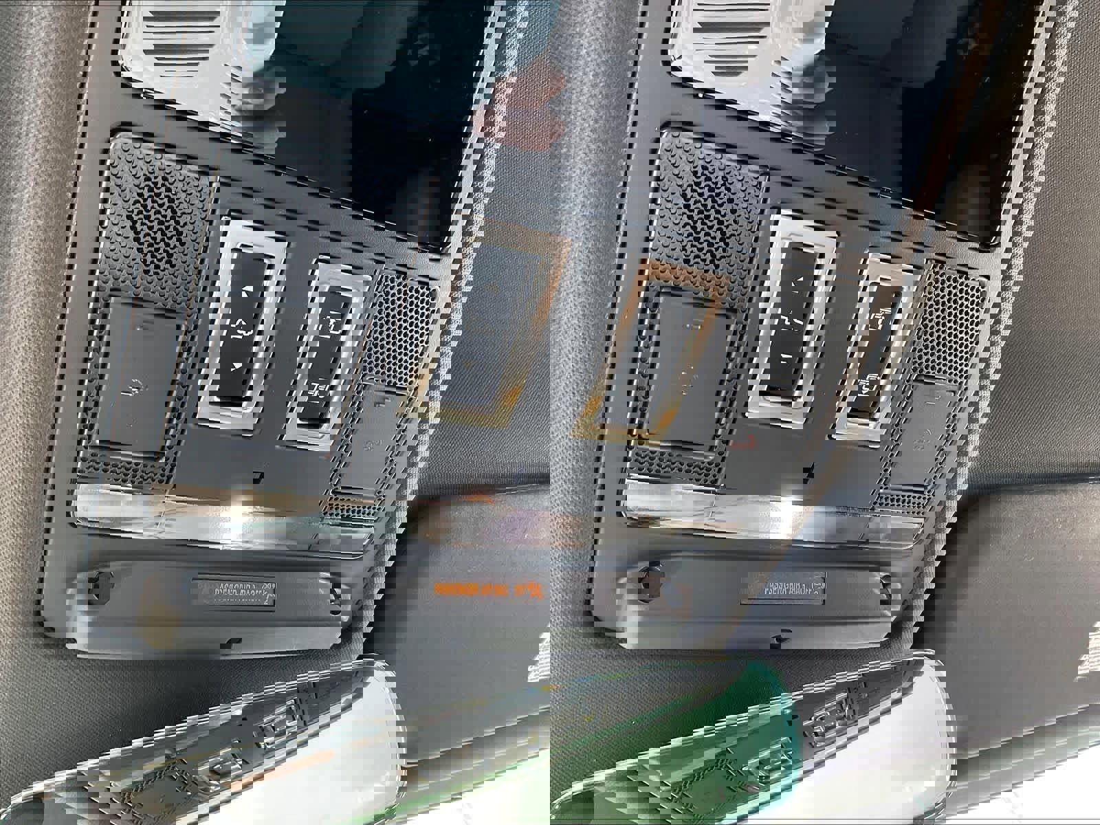 Used 2025 Land Rover Defender 130 X-Dynamic SE image 37