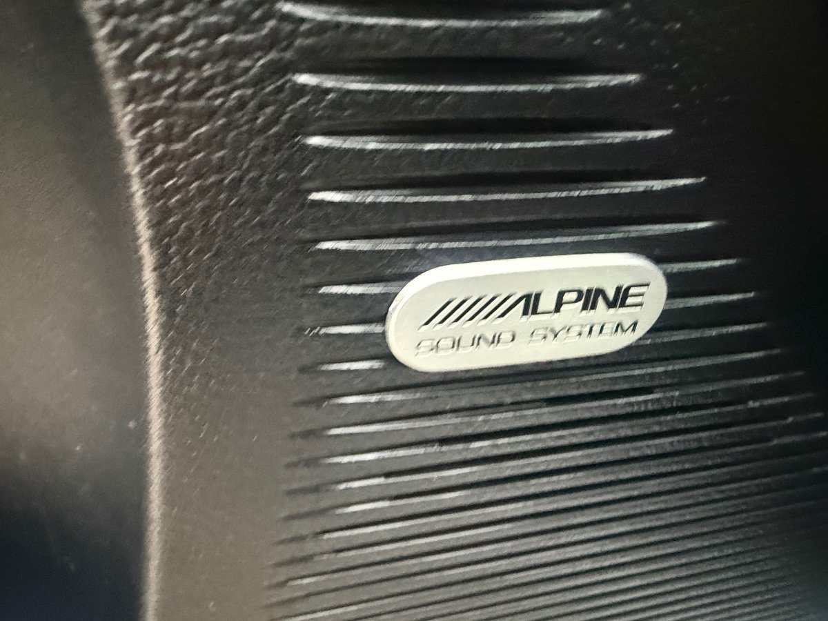 Used 2015 Dodge Challenger SXT w/ Driver Convenience Group RWD image 18