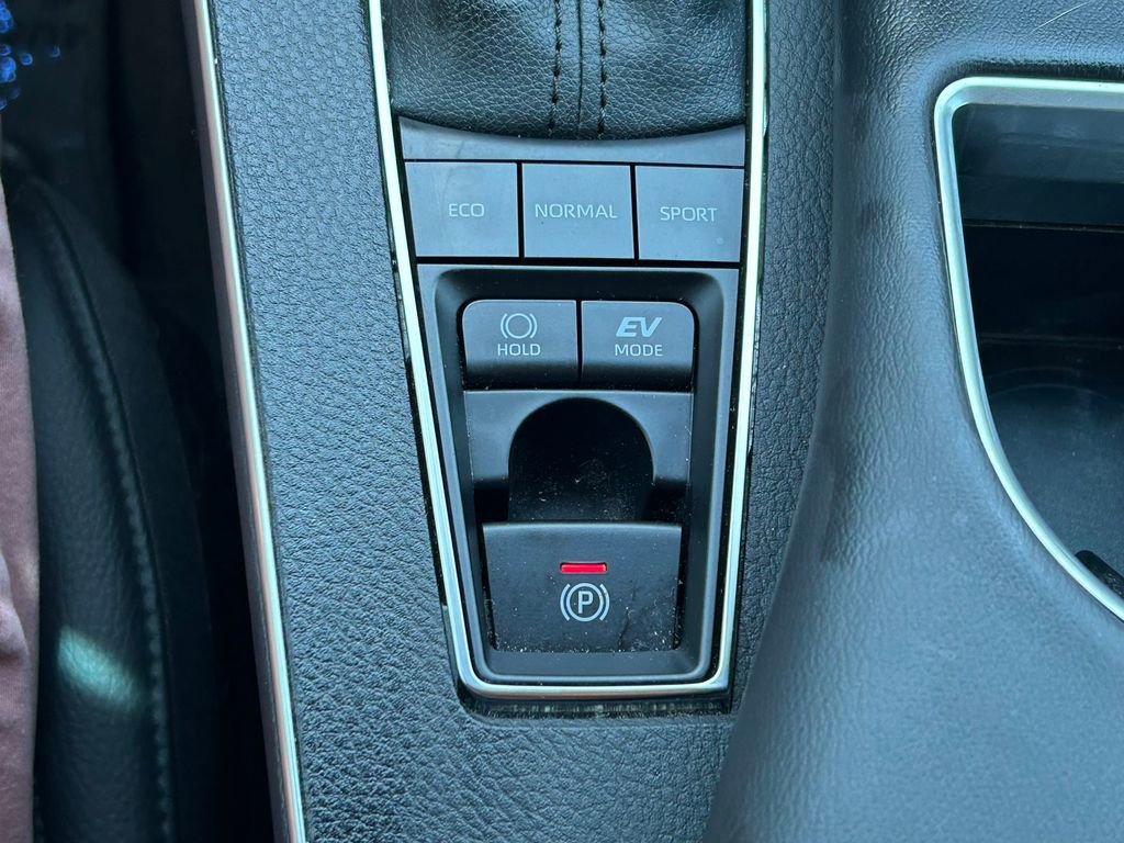 Used 2022 Toyota Avalon XLE FWD image 25