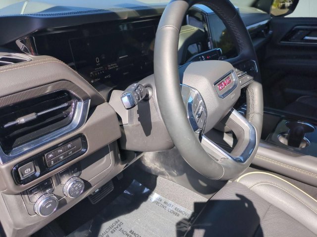 Used 2025 GMC Yukon Elevation w/ Technology Package AWD/4WD image 11