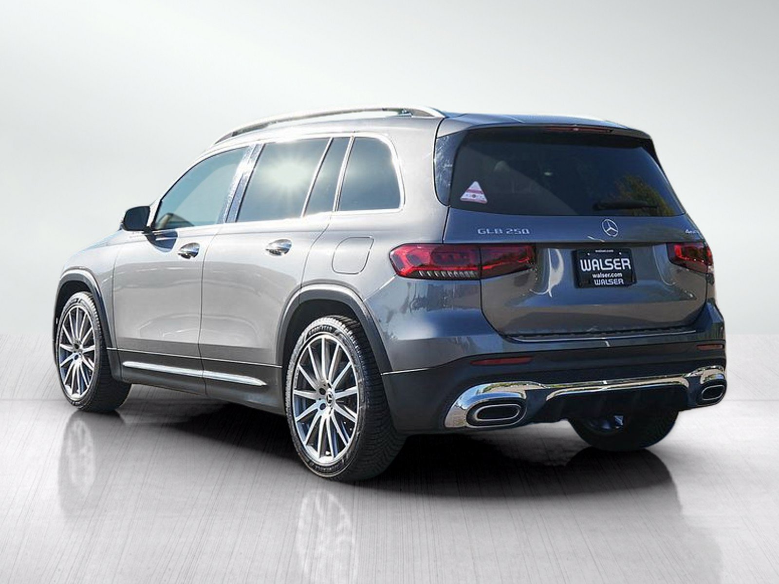 Used 2021 Mercedes-Benz GLB 250 4MATIC image 3