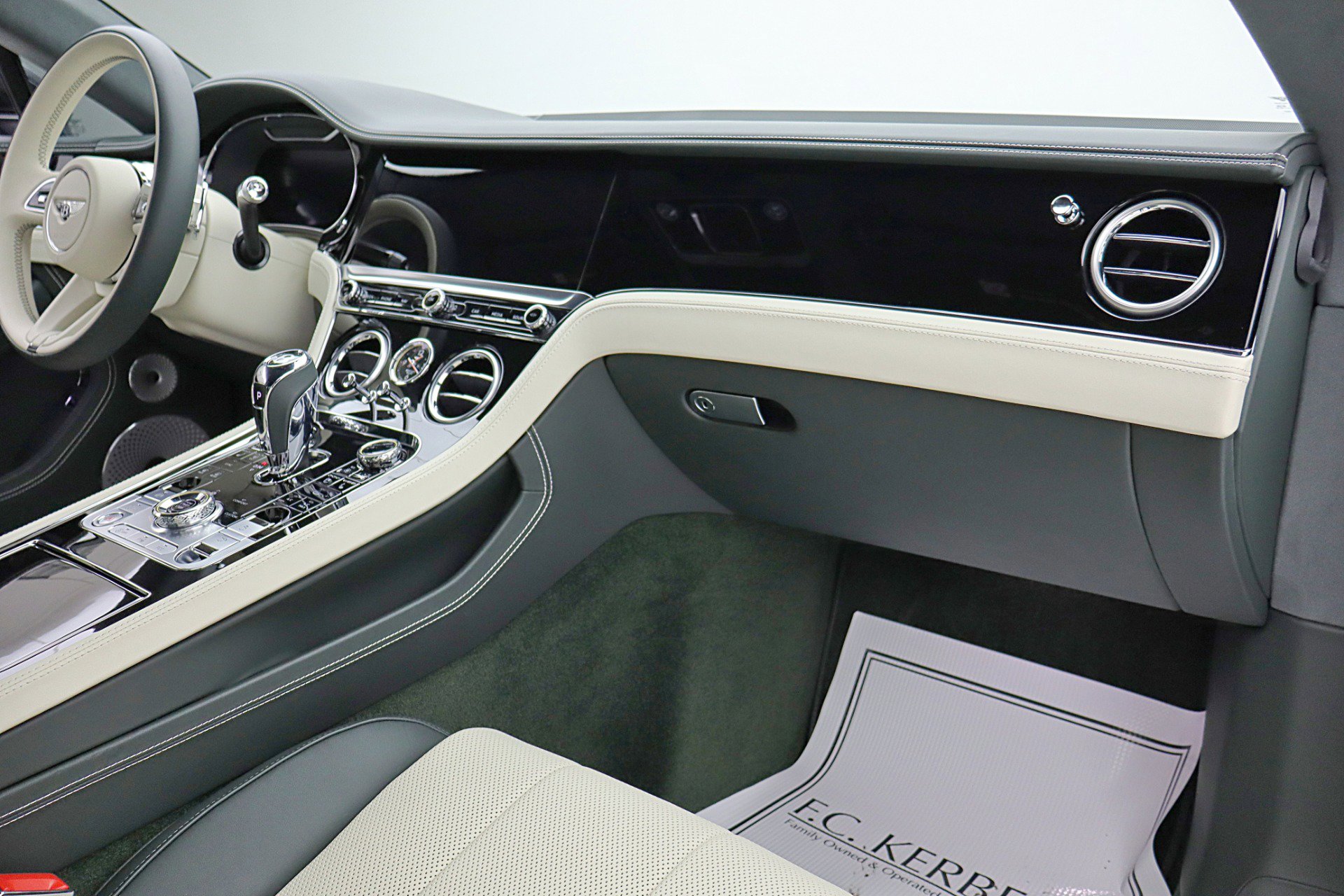 Used 2024 Bentley Continental GT image 31