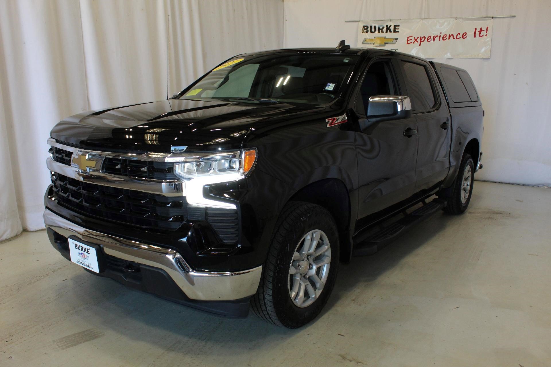 Certified 2022 Chevrolet Silverado 1500 LT w/ Z71 Off-Road Package AWD/4WD image 1