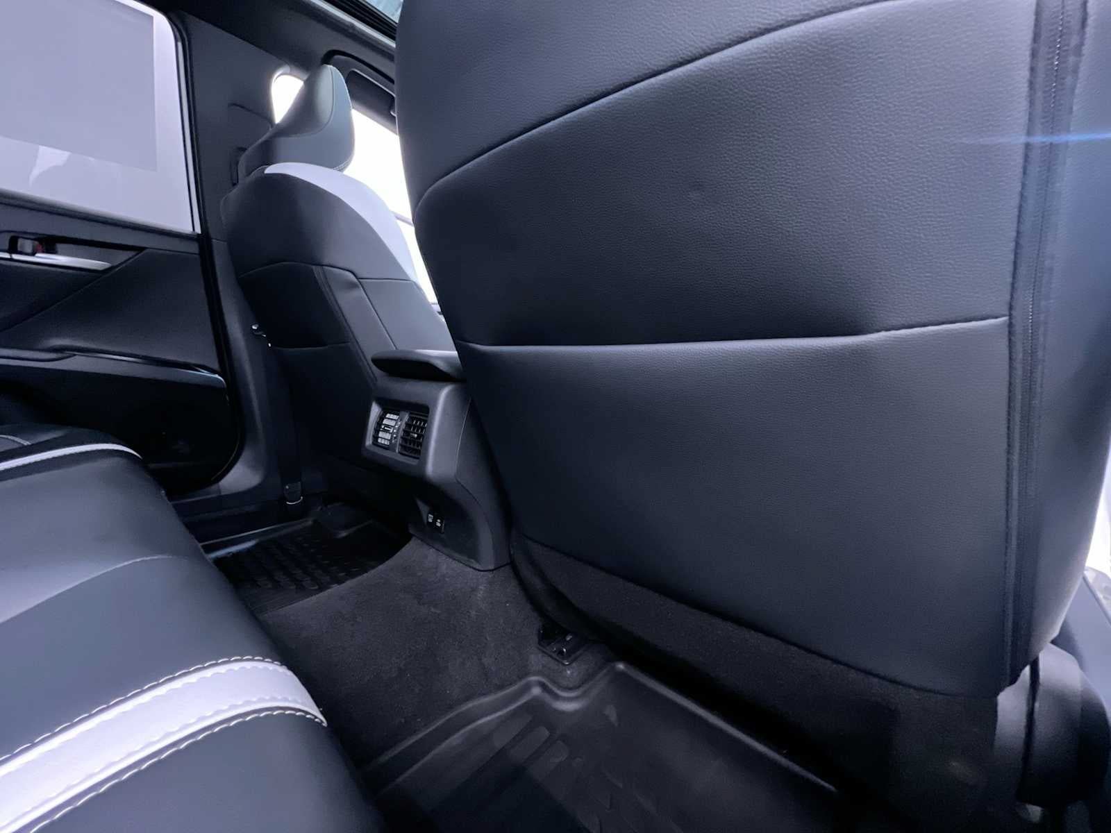 Used 2025 Toyota Camry SE w/ Convenience Package FWD image 39