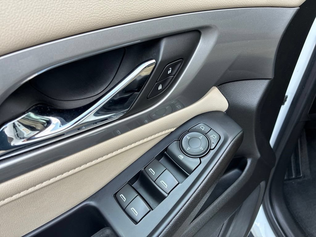 Used 2022 Chevrolet Traverse LS FWD image 23