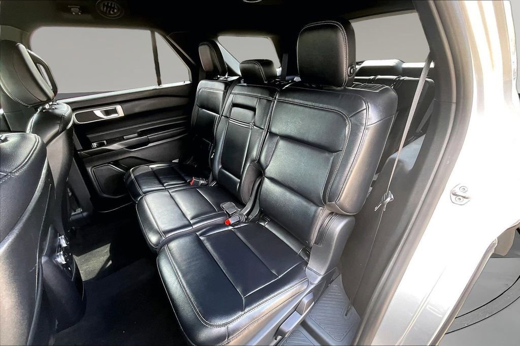 Used 2020 Ford Explorer XLT w/ Equipment Group 202A image 22