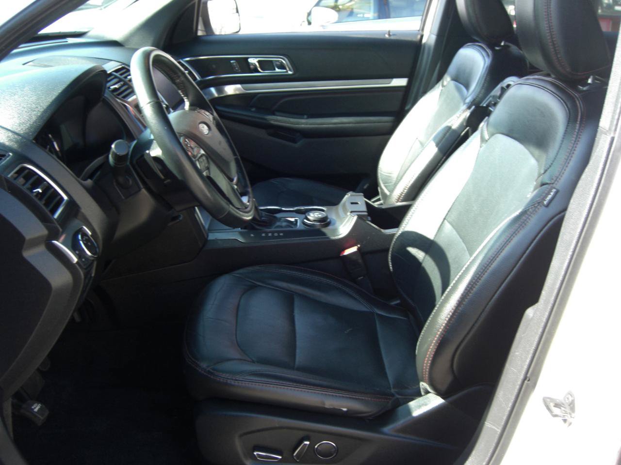 Used 2018 Ford Explorer Sport AWD/4WD image 23