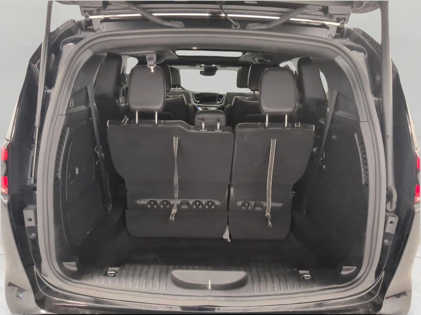 Used 2025 Chrysler Pacifica Premium FWD image 16