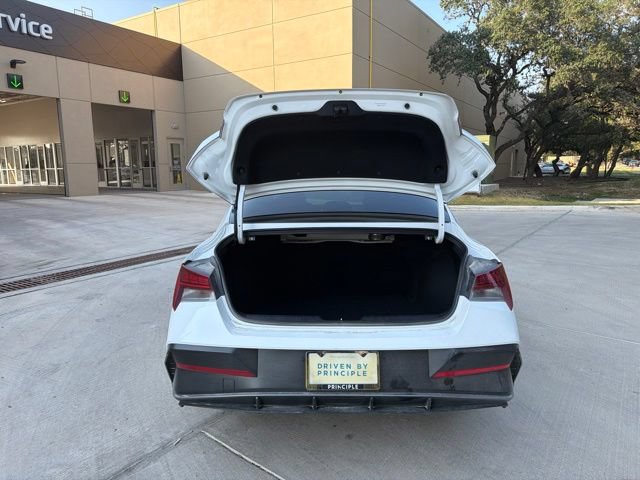Certified 2026 Hyundai Elantra Limited FWD image 4