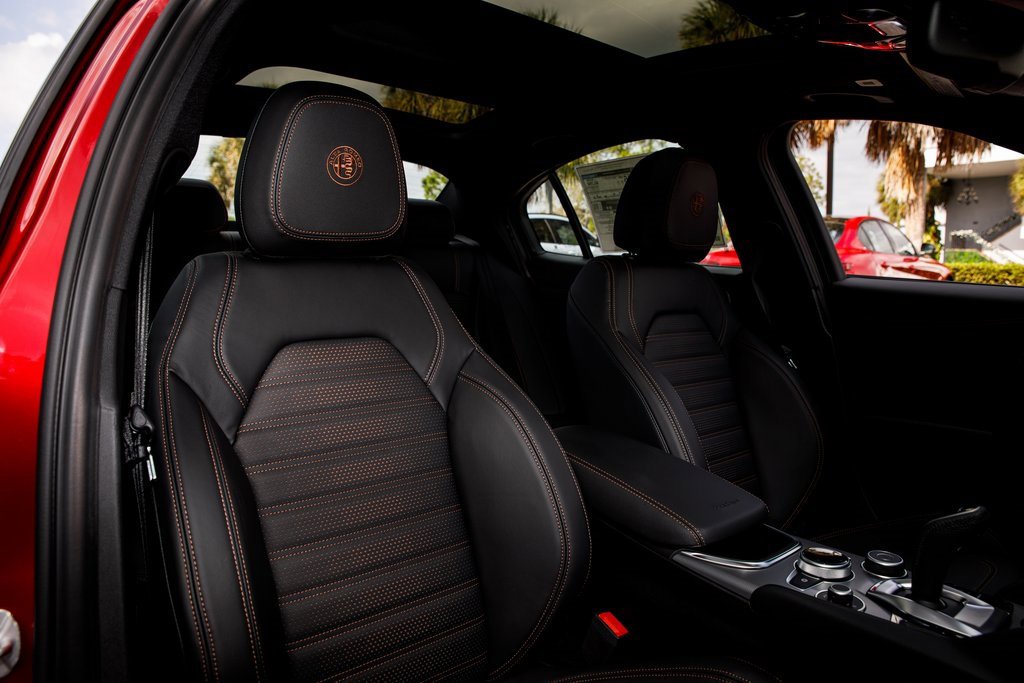 New 2025 Alfa Romeo Giulia AWD w/ Driving Assist Package image 36