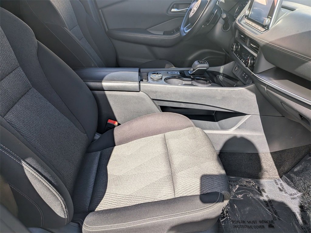 Used 2024 Nissan Rogue SV image 34