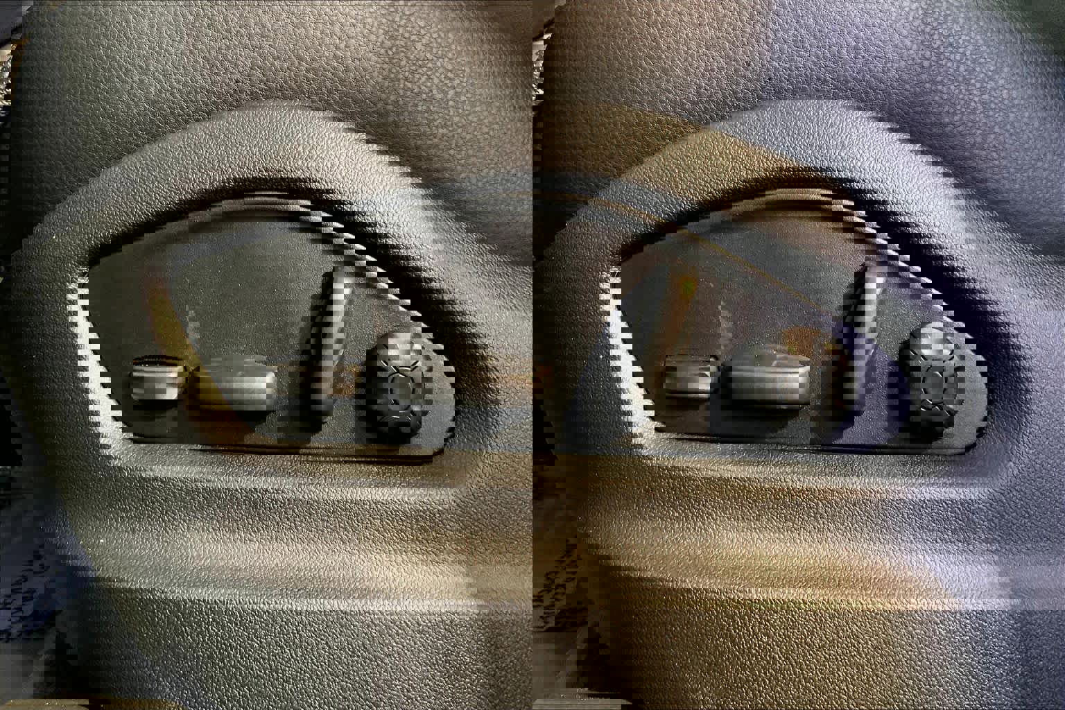 Certified 2025 Porsche Cayenne image 40