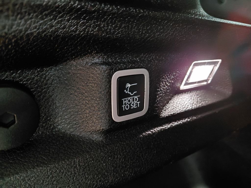 Used 2024 Jeep Grand Cherokee L Laredo AWD/4WD image 41