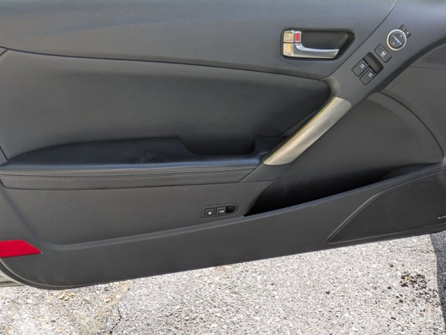 Used 2013 Hyundai Genesis 3.8 RWD image 11