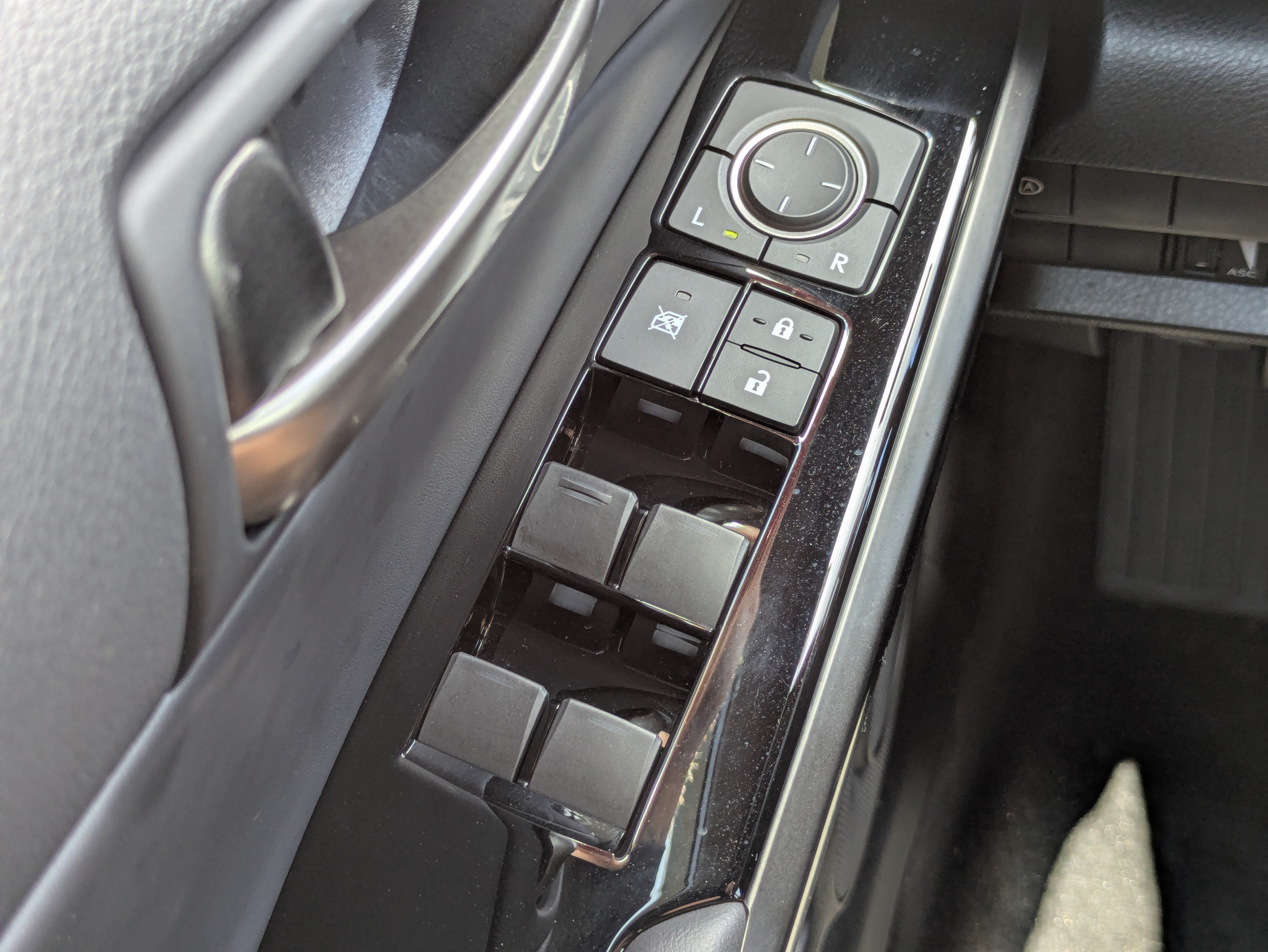 Used 2025 Lexus IS 350 F Sport w/ Accessory Package 2 RWD image 22