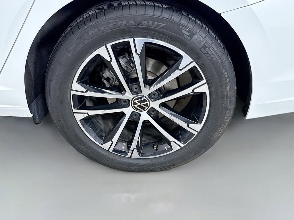 Used 2025 Volkswagen Jetta Sport image 29