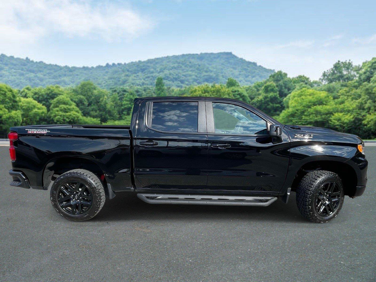 Used 2023 Chevrolet Silverado 1500 LT Trail Boss w/ LT Trail Boss Premium Package AWD/4WD image 2