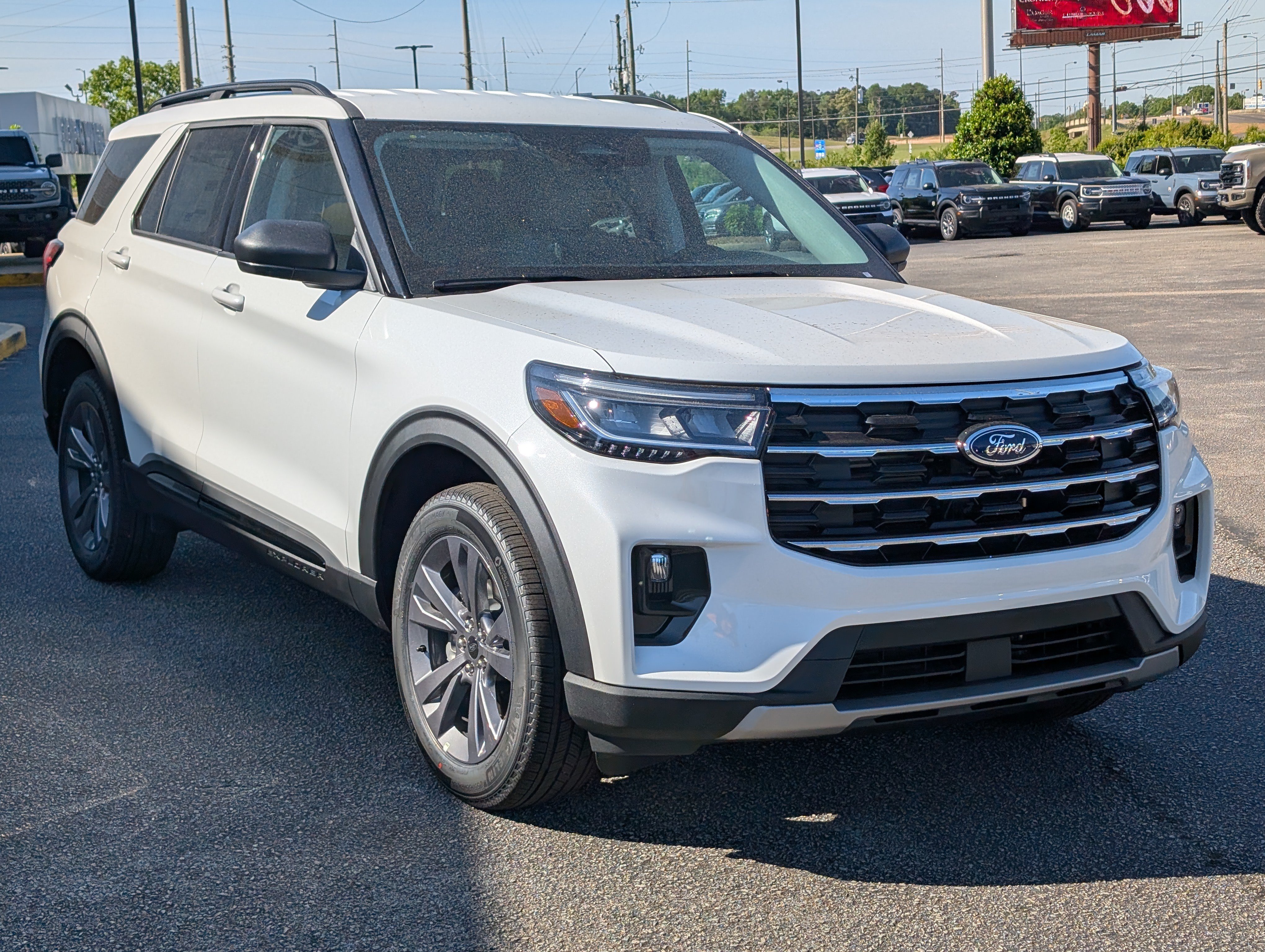 New 2026 Ford Explorer Active w/ Active Comfort Package AWD/4WD image 4