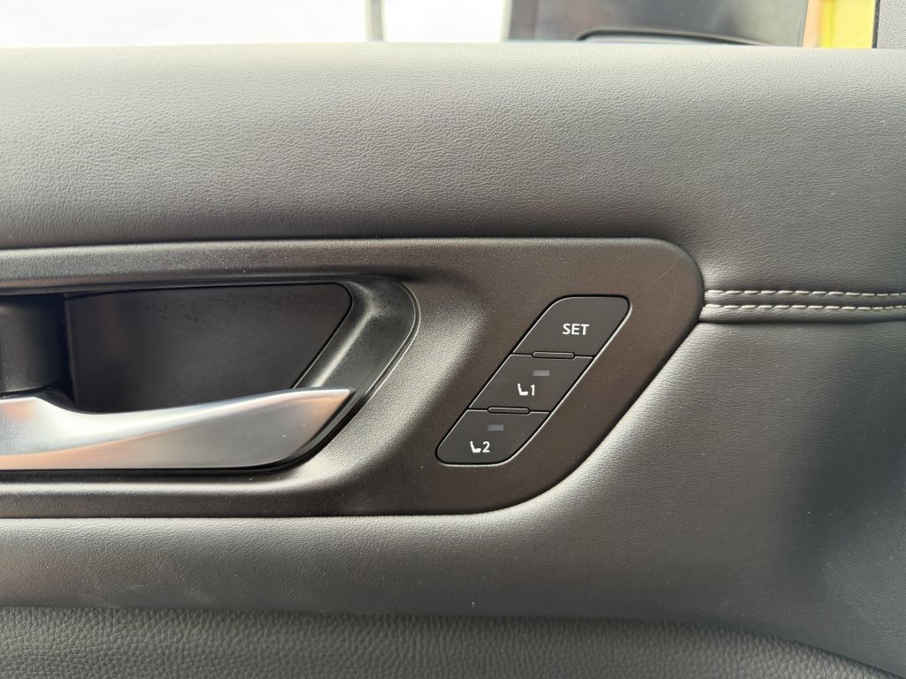 Used 2023 Nissan Pathfinder Platinum image 29