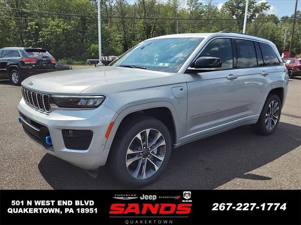 New 2023 Jeep Grand Cherokee Overland w/ Luxury Tech Group IV AWD/4WD image 8