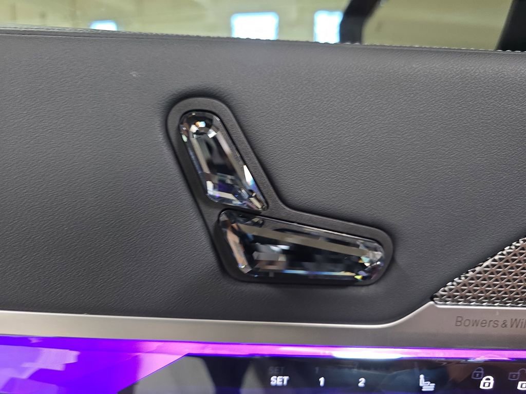 Used 2023 BMW 740i image 28