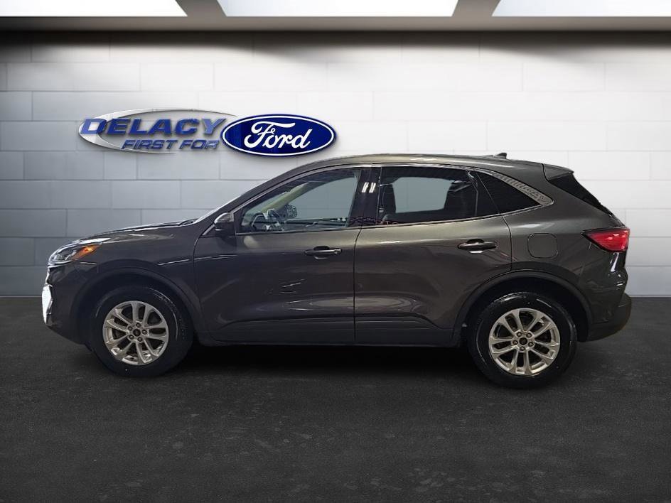 Used 2020 Ford Escape SE image 2