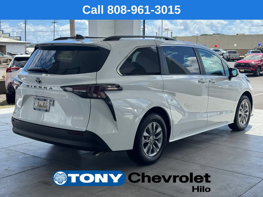 Used 2026 Toyota Sienna LE FWD image 5