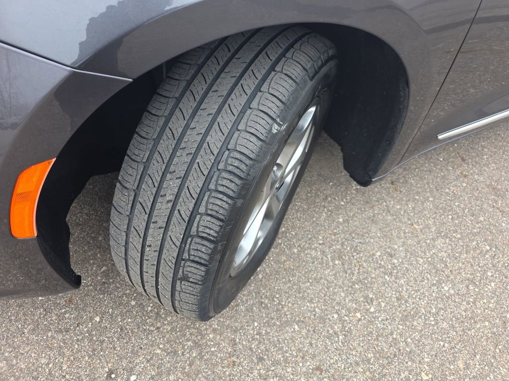 Used 2023 Chrysler Pacifica Limited image 35