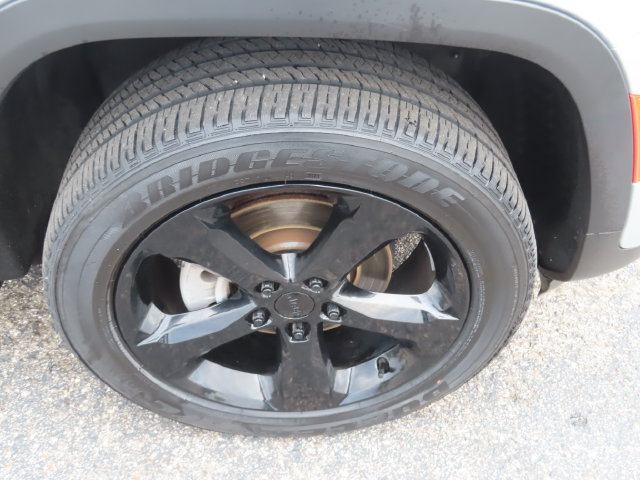 Used 2023 Jeep Grand Cherokee Altitude AWD/4WD image 14