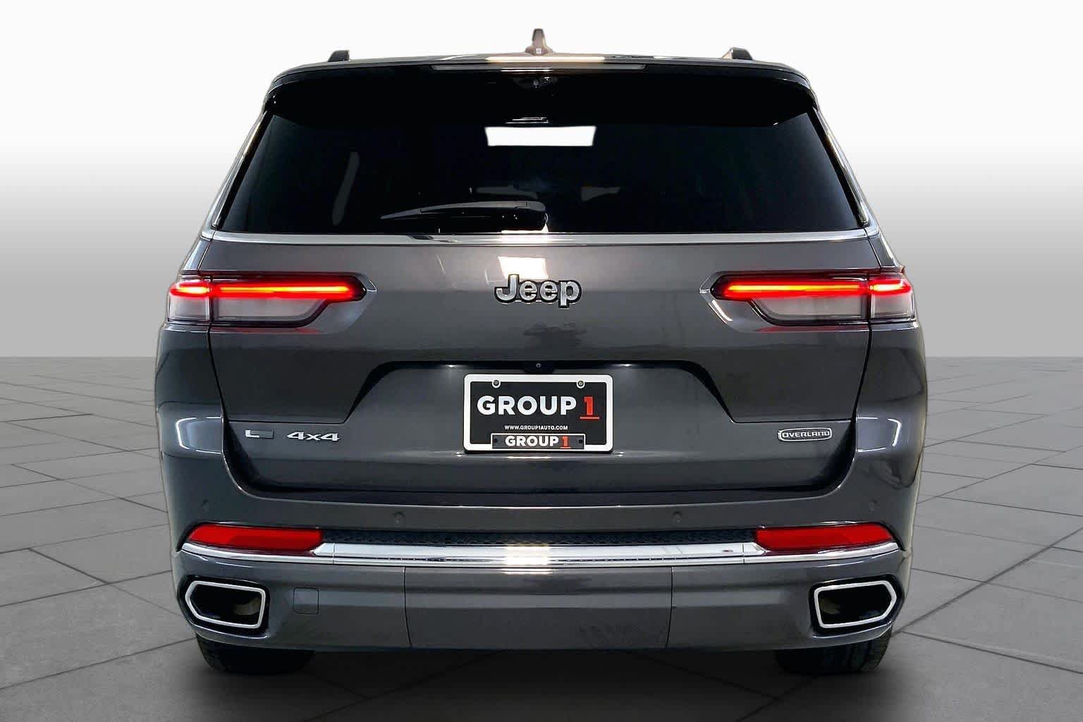 Used 2022 Jeep Grand Cherokee L Overland w/ Luxury Tech Group IV AWD/4WD image 4