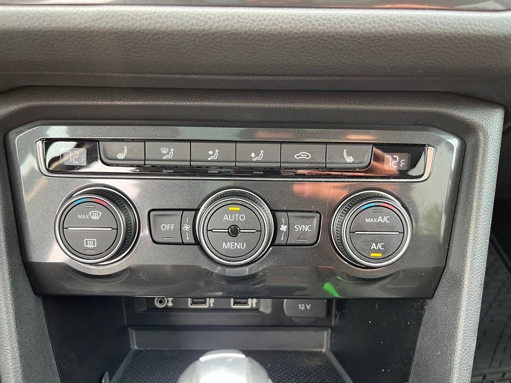 Used 2018 Volkswagen Tiguan SEL AWD/4WD image 17