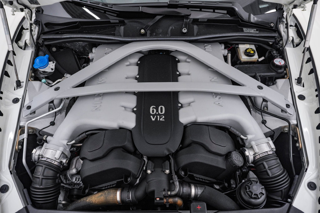 Used 2016 Aston Martin DB9 GT RWD image 40