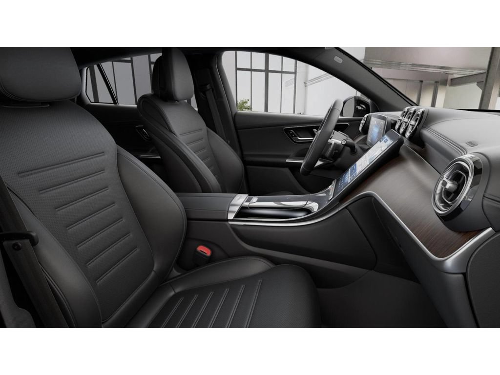 Certified 2025 Mercedes-Benz GLC 300 4MATIC image 4
