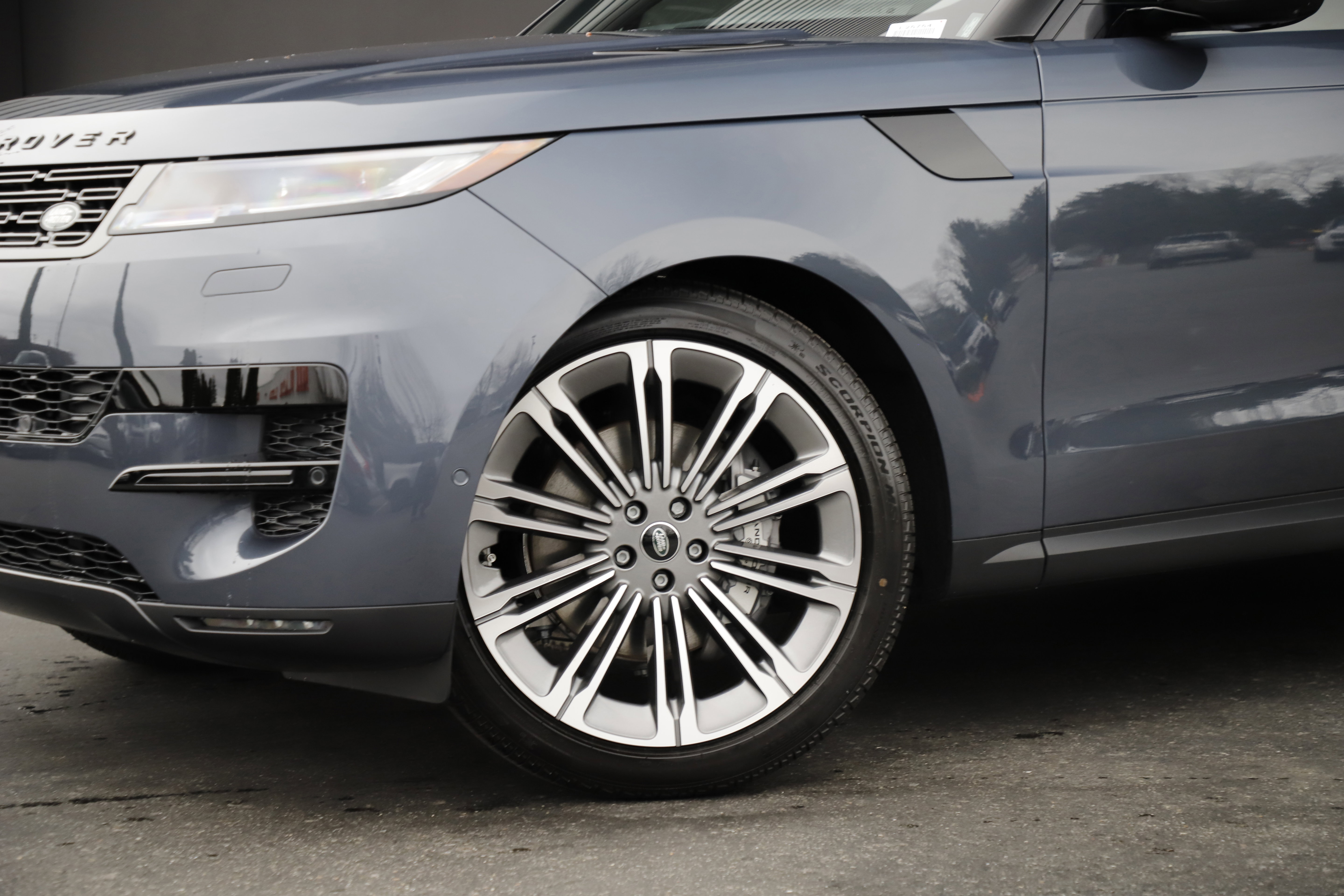 New 2025 Land Rover Range Rover Sport SE AWD/4WD image 2