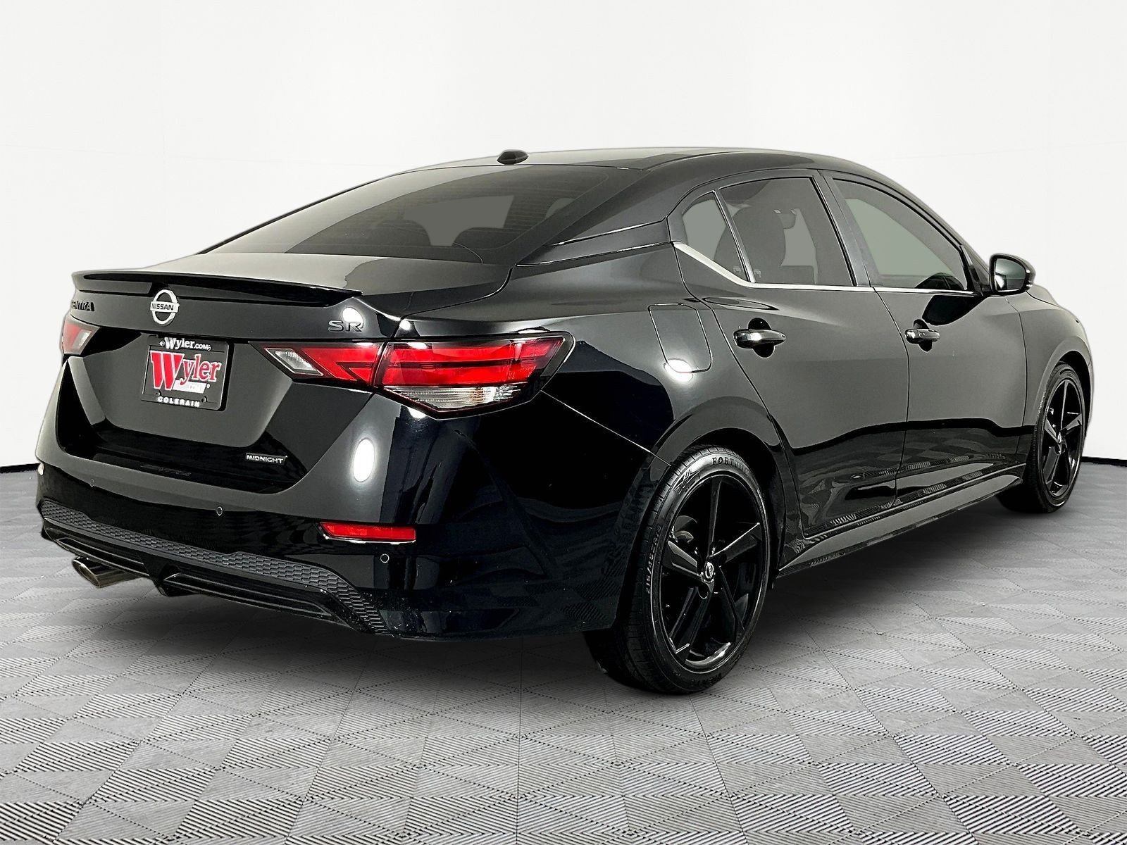 Certified 2023 Nissan Sentra SR w/ Midnight Edition Package FWD image 6