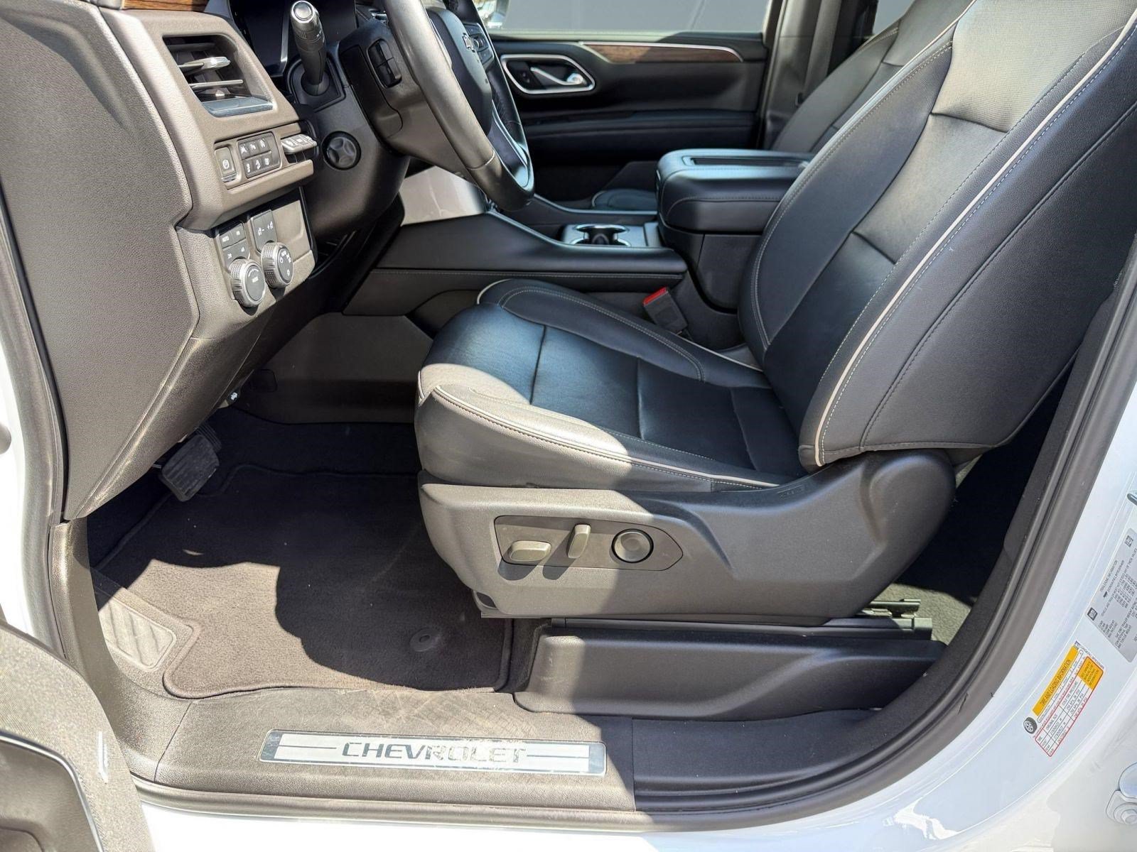 Used 2023 Chevrolet Suburban Premier w/ Premium Package 2 AWD/4WD image 4