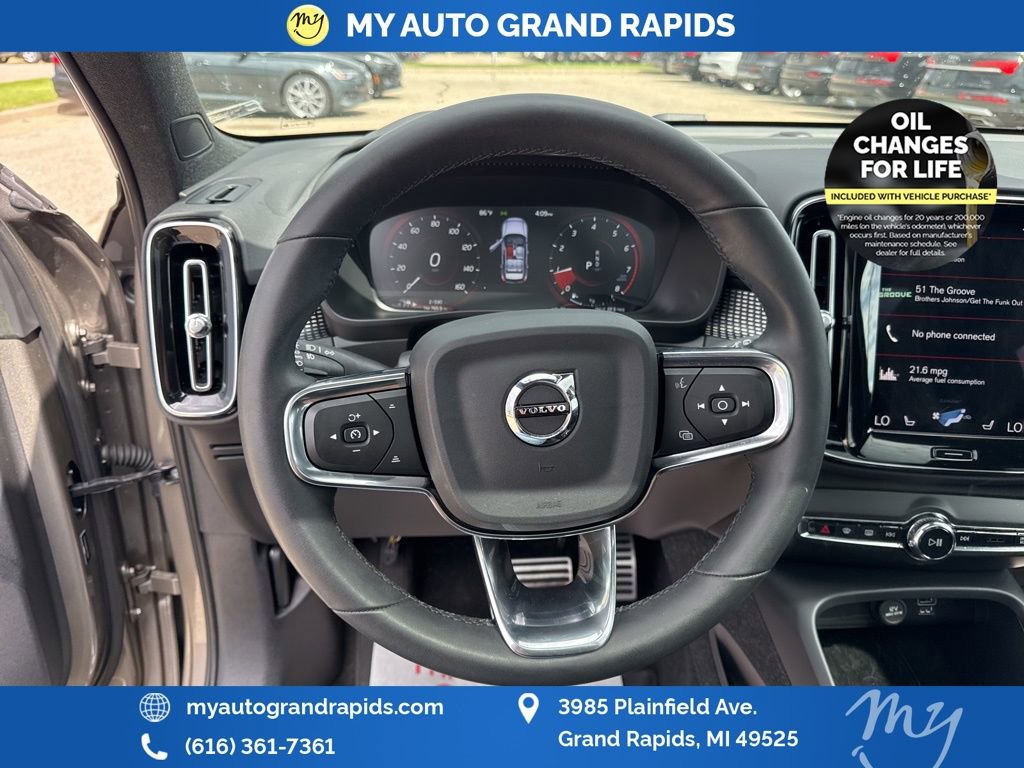 Used 2022 Volvo XC40 T5 R-Design w/ Advanced Package image 15