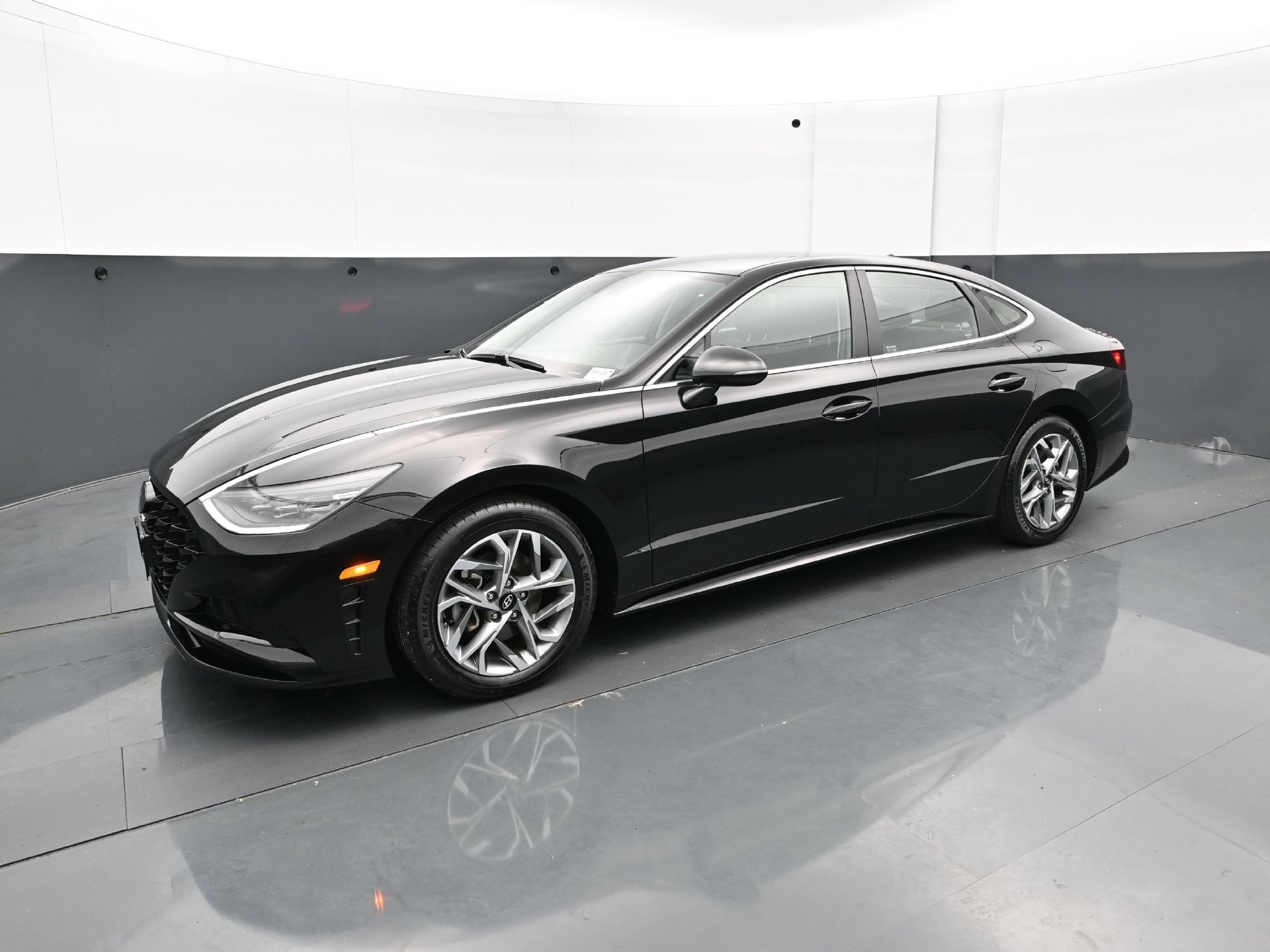Used 2023 Hyundai Sonata SEL w/ Cargo Package FWD image 2