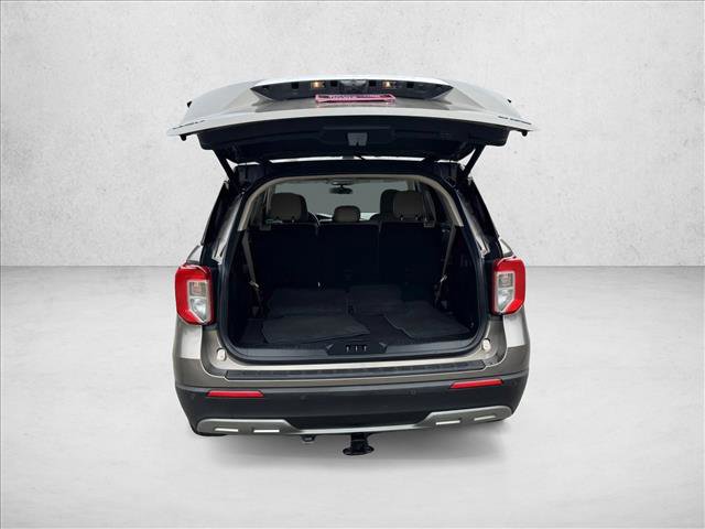 Used 2021 Ford Explorer XLT w/ Equipment Group 202A image 6